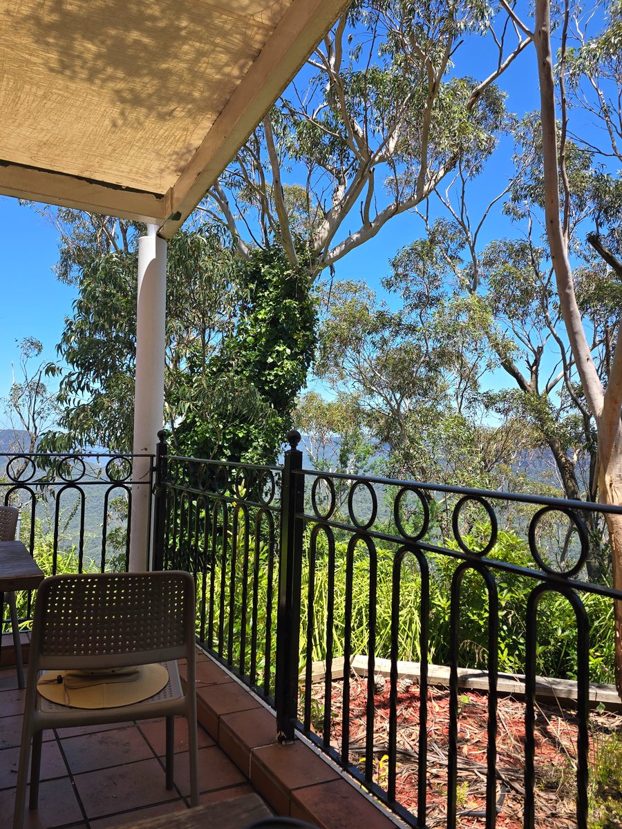 gowithhelen's tweet photo. @ottleyoconnor @teacher5aday @RPUffendell @ajmannteacher @pdLouiseP @LisaFathersBF @ExHT_nowPhase3 @LukeBEducation Found you! I'm currently in the Blue Mountains, NSW. This is my office view today. :)
Enjoy Sri Lanka. https://t.co/ZM7sTNBvt4