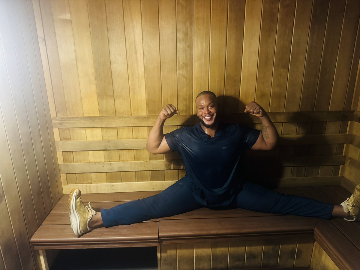 HisHealingHandz's tweet photo. I’m just grateful!!!💪🏽 (This is your reminder to stretch)
#GoStretch #Stretch #gym #fitness #CorneliusSpeaks https://t.co/m2wnWAJYki