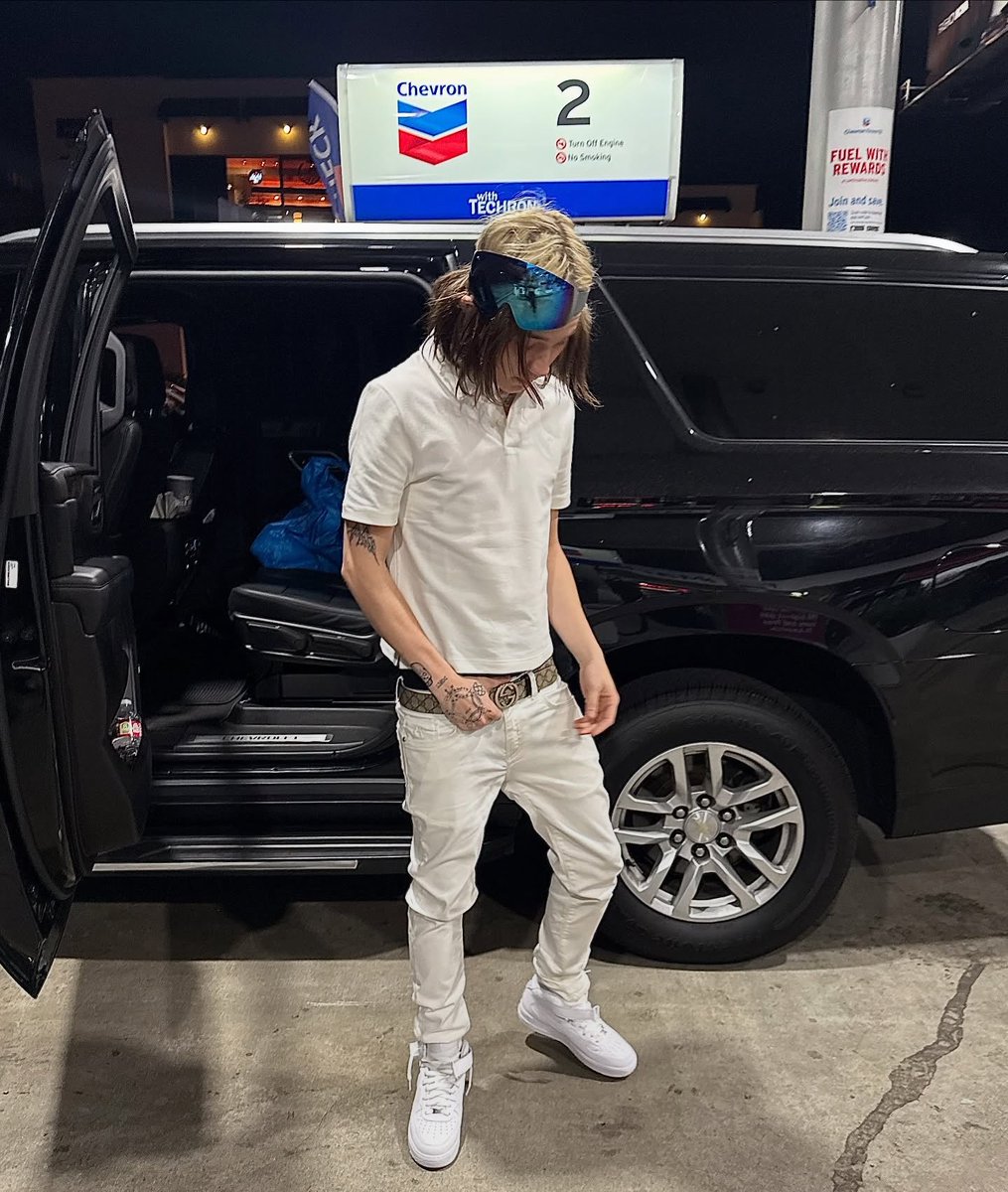 Nettspend stuns in new photos from his finsta.