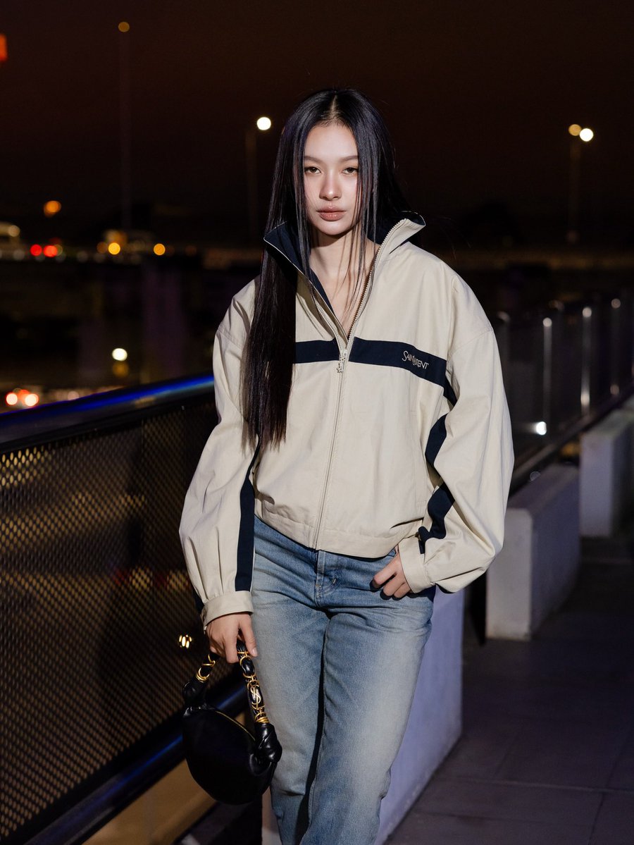 bodyguardchuu's tweet image. YOUR WISH IS OUR COMMAND PRINCESS, HERE IS YOUR PHI LOOKING GOOD AF AT THE AIRPORT 🙂‍↕️

BA MILK FLY WITH YSL 
#YSLxMilkPansa