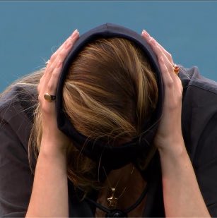 BBBelissima's tweet image. Eu assim quando a sol começa a gritar