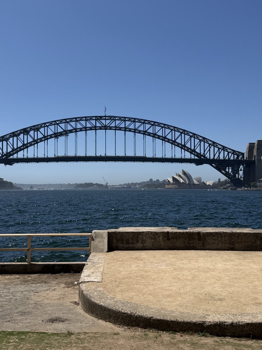 CrisJlover's tweet photo. @nasanaoturna @aaquinator1 @musadosmeme quanto a casa eu moro em Sydney north shore - zona nobre  da cidade💅🏼  
Opera House and Harbour Bridge é meu quintal.  Homem aqui não pensa como tu 😂
🙏🏻🙏🏻🙏🏻 
Nem todo mundo é liso igual tu que acha que vai ficar pobre por pagar um jantar 😂 https://t.co/Q2tUUHhzIR