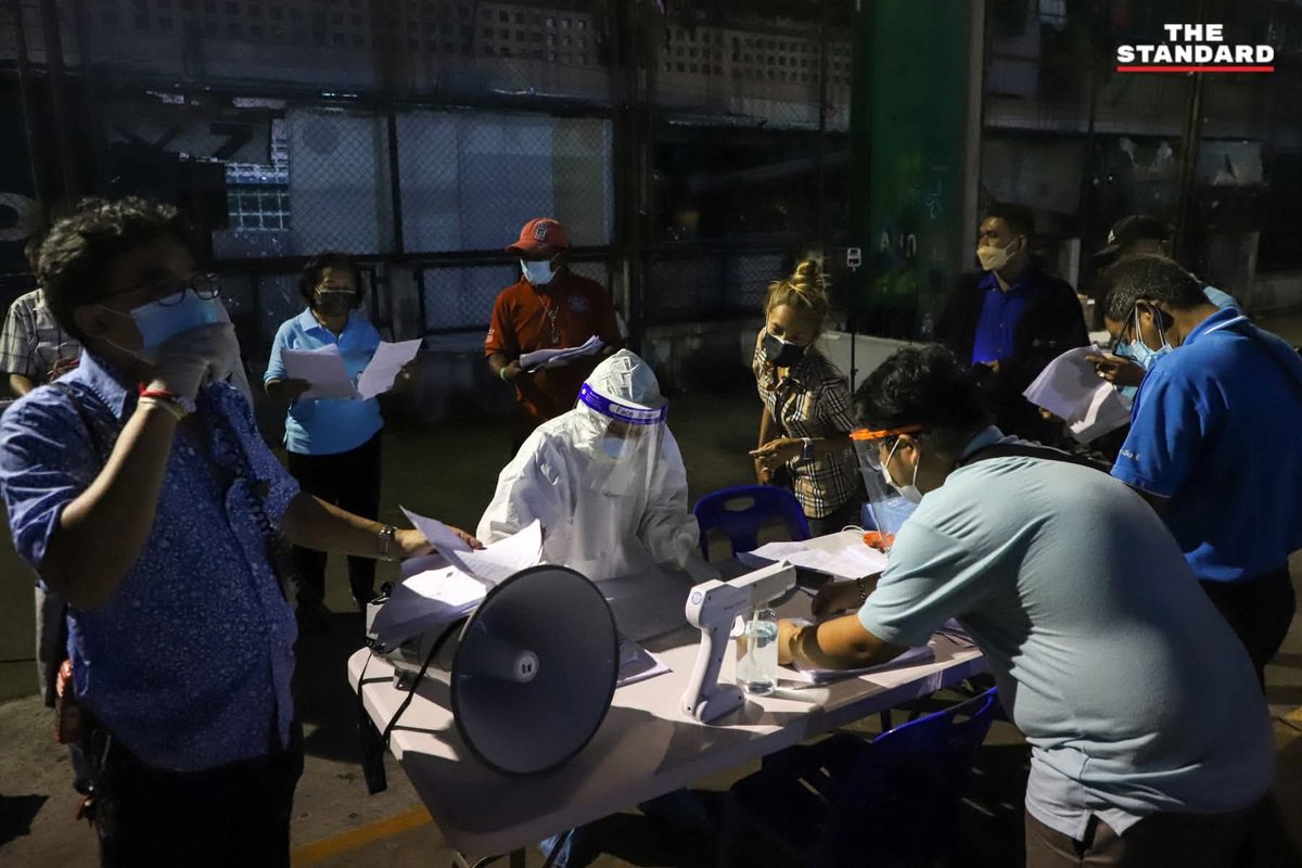 sirotek's tweet image. "ชมรมแพทย์ชนบท" โพสท์ ภาพวัน "หมอสุภัทร" เสี่ยงตายพาหมอชนบทกู้ภัยโควิด กทม. ล่าสุดกลับถูกรัฐมนตรีภูมิใจไทยชี้ขาดลงโทษทางวินัย โพสท์

"แพทย์ชนบทบุกกรุง กู้ภัยโควิด กทม นำโดยนายแพทย์สุภัทร ฮาสุวรรณกิจ ประธานชมรมแพทย์ชนบท เสี่ยงตาย ช่วยเหลือผู้คนได้เป็นจำนวนมาก

สุดท้าย…