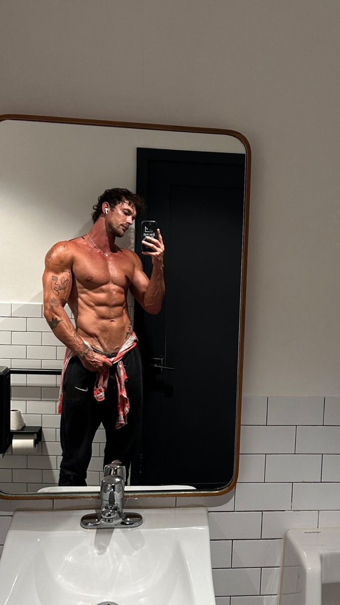 ⠀⠀⠀⠀⠀⠀

                   𝙄𝙉𝙎𝙏𝘼𝙂𝙍𝘼𝙈 𝙋𝙊𝙎𝙏

            Presumiendo los gangs

⠀⠀⠀.   ⠀≡     ⌕       ⊞      ♡       ○
⠀
⠀⠀