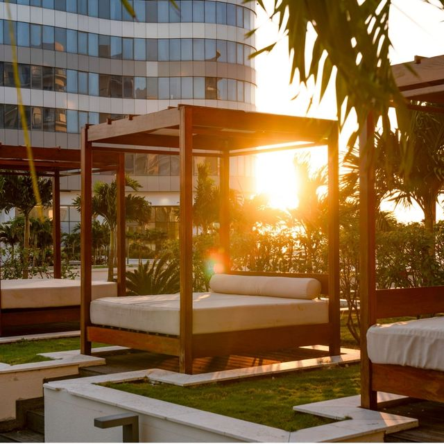 MinturCuba's tweet photo. Confort, diseño y una ubicación estratégica frente a la playa. 

El Gran Muthu Habana es la opción perfecta para tu próximo viaje. Descubre su arquitectura moderna y reserva tu estancia inolvidable.

#CubaUnica #CubaTravel #LaHabanaTravel https://t.co/9CoHVSFUtr