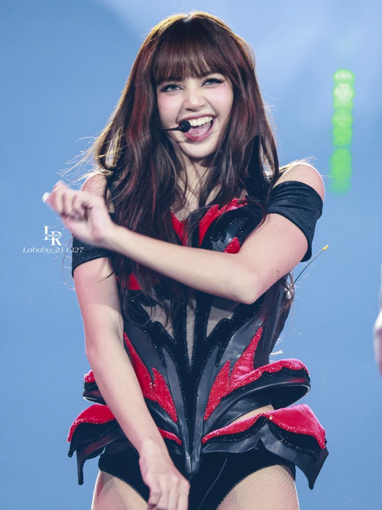 Never disappointment with her performance on the stage! Mother!🔥

ctto: <a href="/Lababy_211327/">Lababy_211327</a>

 HONG KONG LOVES LALISA
#DEADLINEinHK_LISA
#BLACKPINK_DEADLINE
#LISA #LALISA #LalisaManobal
🧁🇭🇰