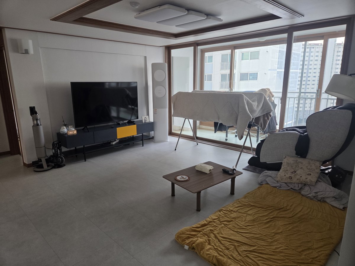 pinokio214's tweet image. 이번에 이사를 하게되서 여러군데 포장이사업체를 알아보고 있었어요.
아정당에서 포장이사까지 한다는거에요.
예전에 인터넷하고 저렴하고 정직해서 신뢰하고 있었거든요.
이번에도 알아보니 역시 아정당이 제일 저렴하더라구요.
해보니 빠르고 정직하고 역시 다음에도 아정당에서~