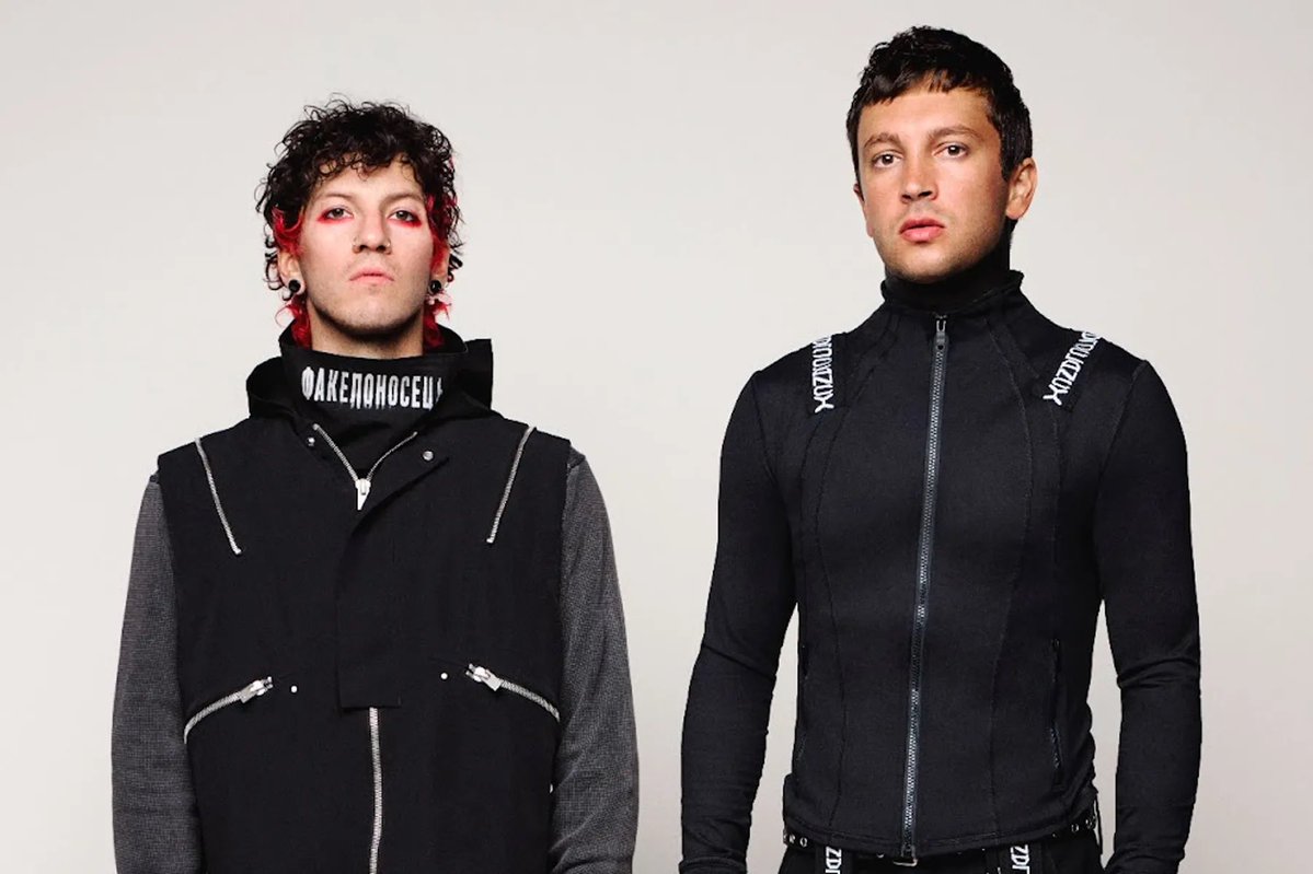 acervopilots's tweet image. Nem Shakira, nem Britney: o artista escolhido para o show Todo Mundo no Rio em Copacabana em 2026 foi a banda Twenty One Pilots.

A banda assinou o contrato na última semana para o TØPCABANA e promete o maior show de sua carreira.