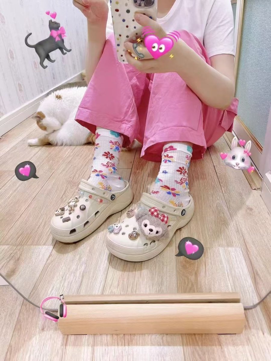 今晚，我會讓妳再多聞一次我的味道，再多聽一次那聲「喀噠」，再多感覺一次呼吸被我掐住的窒息甜。  

跪好，等我。  
♡ 主人