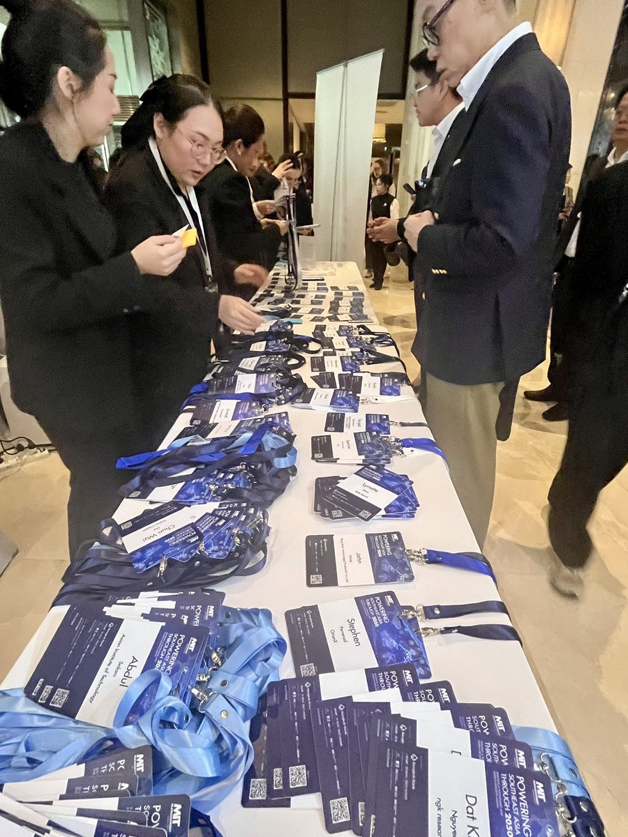 CurtisSChin's tweet image. #SoutheastAsia 🌏: Talking resilient, sustainable #power here at the @MIT @MITSloan #ASEAN 2026 conference. And while we’re at it, let’s talk #pineapplepower 🍍⚡️.  Learn more in this @techreview piece on #MITalum &amp;amp; @Equatornature co-CEO @PeterWainman 

technologyreview.com/2019/02/27/137…