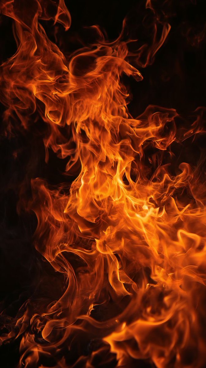 ACUARIO Y EL FUEGO DE PROMETEO 🔥
Prometeo robó el fuego a los dioses y lo entregó a la humanidad. 
Hoy, con Acuario activado, el fuego vuelve a hablar: incendios, apagones, explosiones y tecnología fuera de control.
La pregunta no es si arde… sino qué estamos encendiendo. 🔥✨