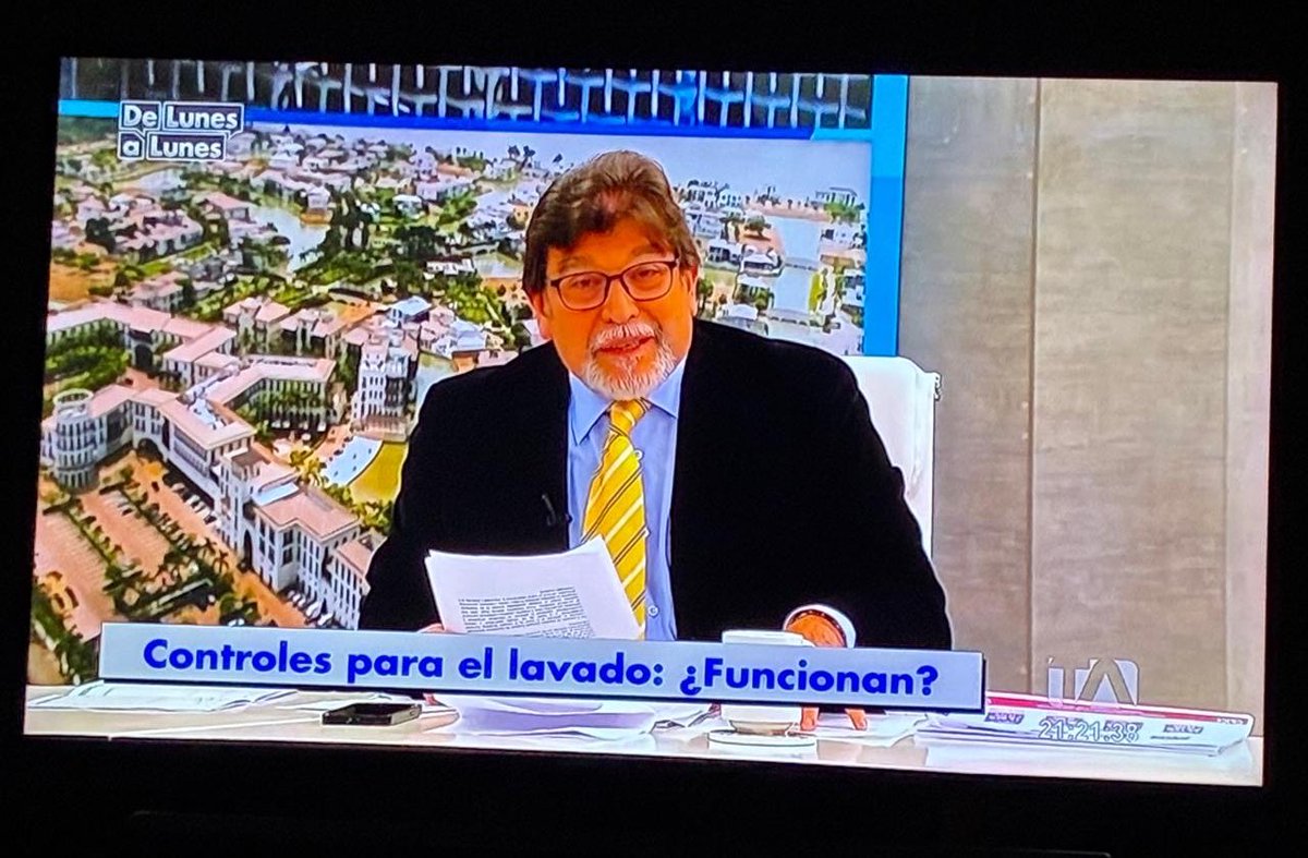 Viendo “de Lunes a Lunes”, este capitulo sobre crimen organizado. Especial, pues no sólo mi padre <a href="/CarlosVerareal/">Carlos Vera</a> es uno de los invitados, sino que el programa es producido por mi hermana <a href="/MartinaVeraP/">Martina Vera Pérez</a>. Los caminos de la vida.