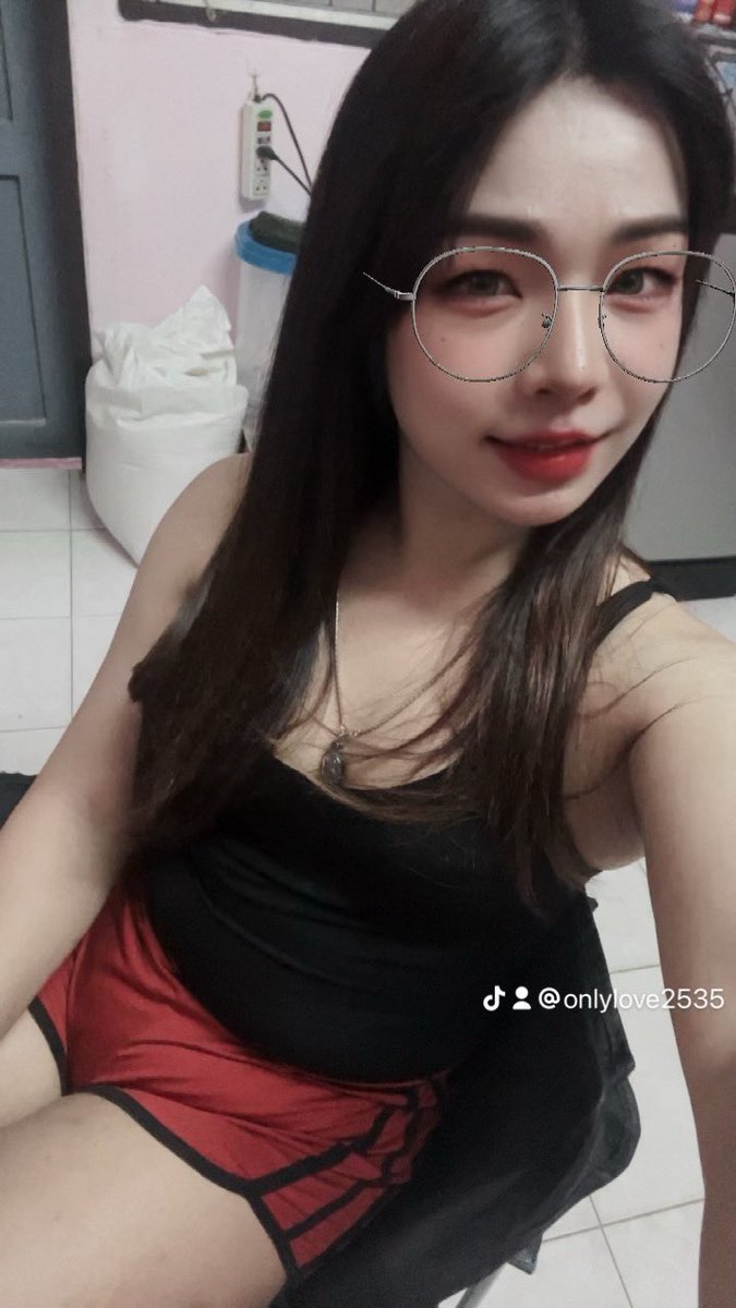 อรลี่ (สาวสอง) tweet media