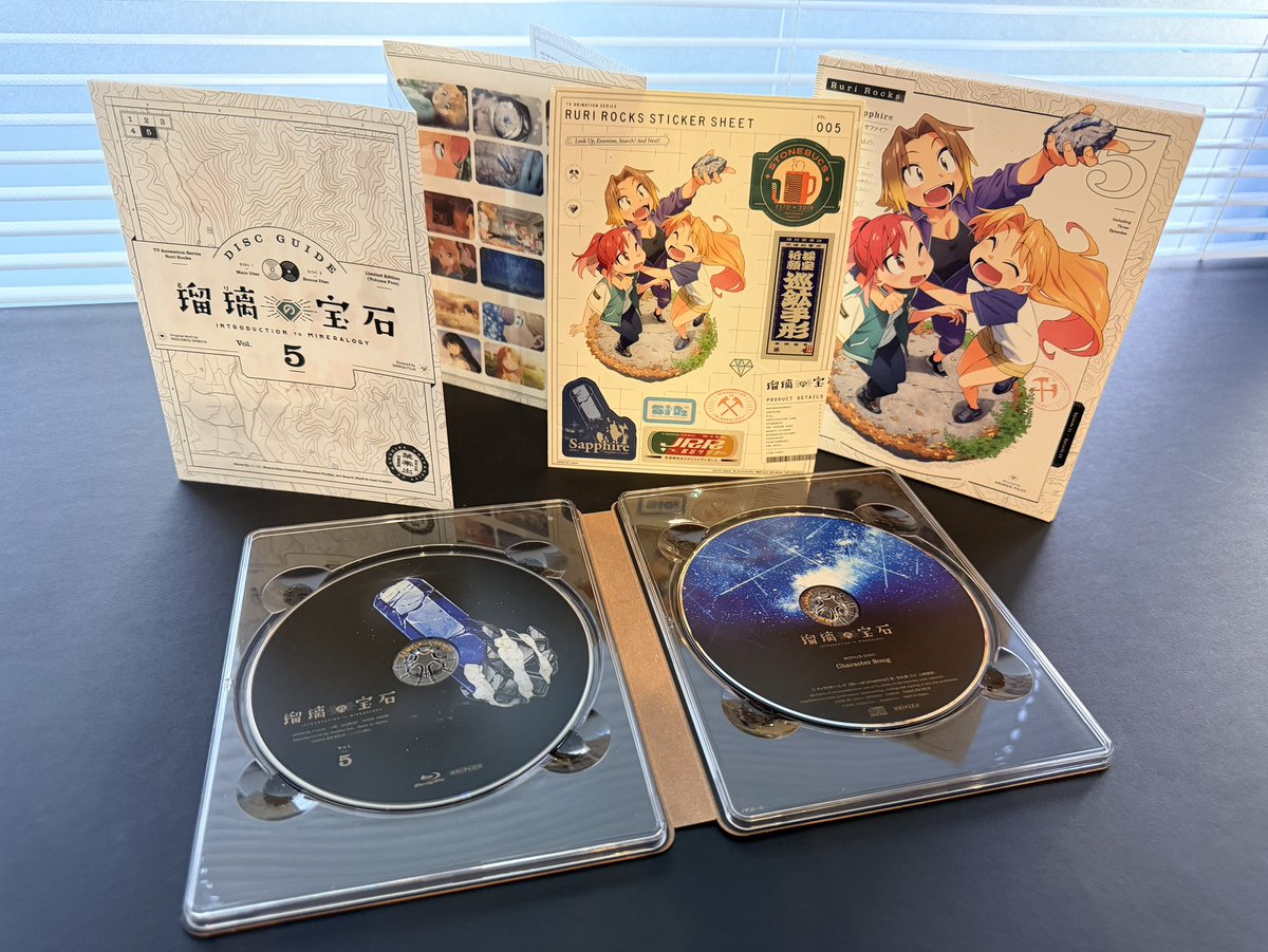 rurinohouseki's tweet photo. 🪨⛏

💎TVアニメ「#瑠璃の宝石」💎
　　　Blu-ray＆DVD第5巻
　　　　💿本日発売💿
　　　　　　　　　　　　🗺🔬

ルリ、硝子、葵の3人が描かれた
表紙が目印☑

完全生産限定版の豪華な特典に加え、
店舗特典なども盛りだくさん❣

ぜひお手元でチェック下さい💡

詳細
https://t.co/P925cP9mxN https://t.co/Y8lUv1tj95