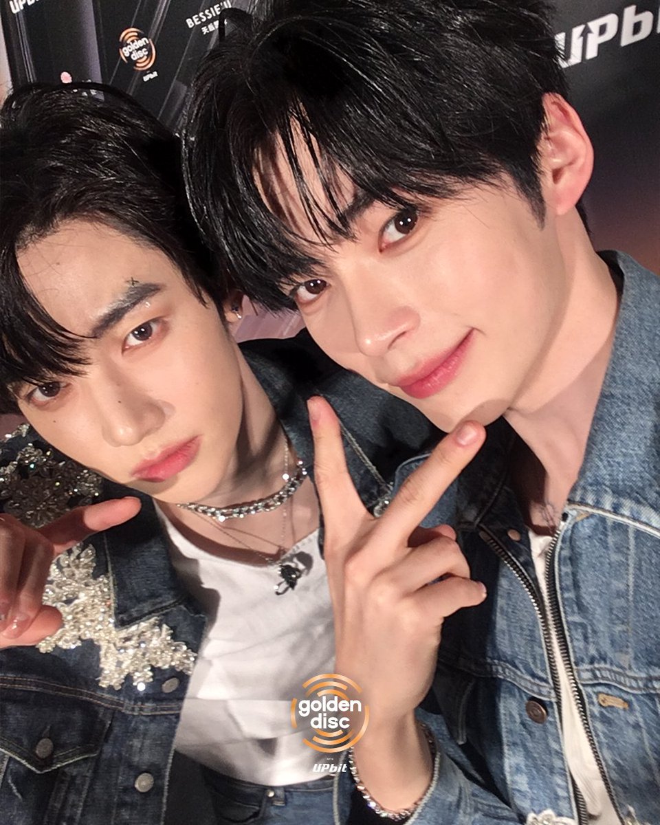 미션을 완벽하게 수행한 기념으로 제로베이스원의(<a href="/ZB1_official/">ZEROBASEONE</a>) 셀카 원본을 풉니다💖 Golden Capsule 인터뷰에서 얻은 소중한 자산, 좋은 건 공유해야 한다고 배웠거든요

#40thGDA #골든디스크어워즈 #Goldendiscawards #제로베이스원 #ZEROBASEONE