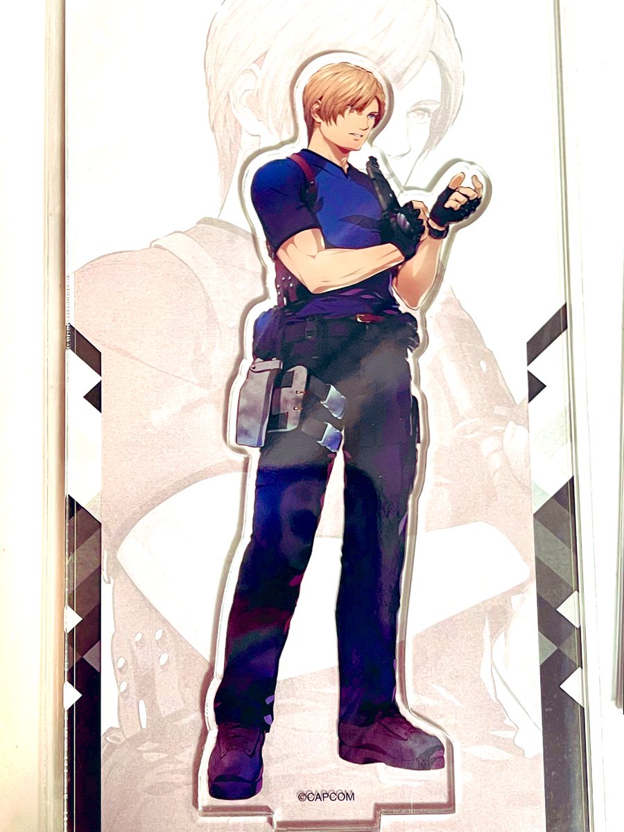 大カプコン展 でゲットしたレオンのグッズだ！！アクリルスタンドと