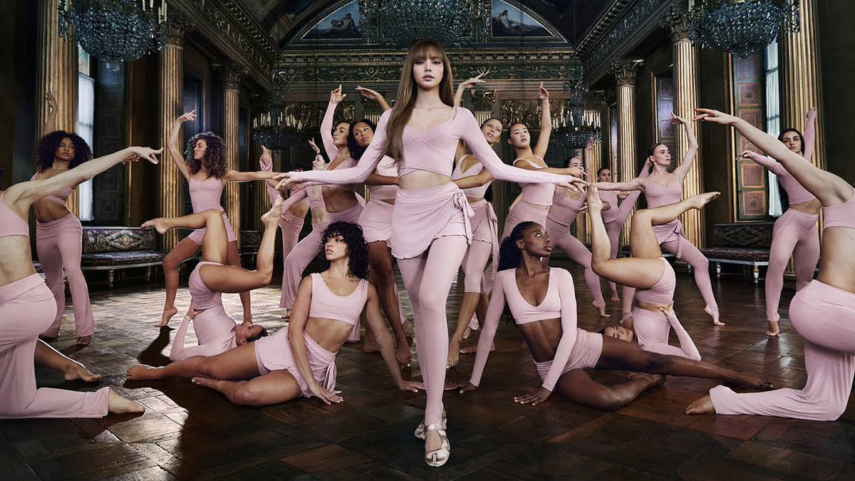 bvlgrlisa's tweet image. oh wow