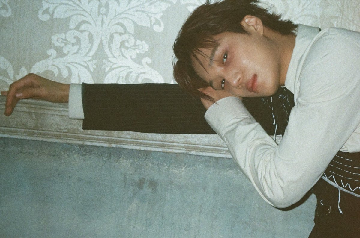 nothingonini's tweet photo. jongin from crown MV ★ https://t.co/hwP47sdj4T