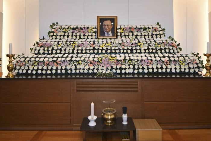 oopa1203's tweet image. 솔직히 나라에 해악만 끼친 사람을
이렇게까지 우상화하는건 미친짓 같아요..
안그런가요?