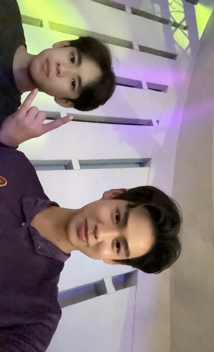 ขวาซ้ายร้ายพอกัน👻👻~