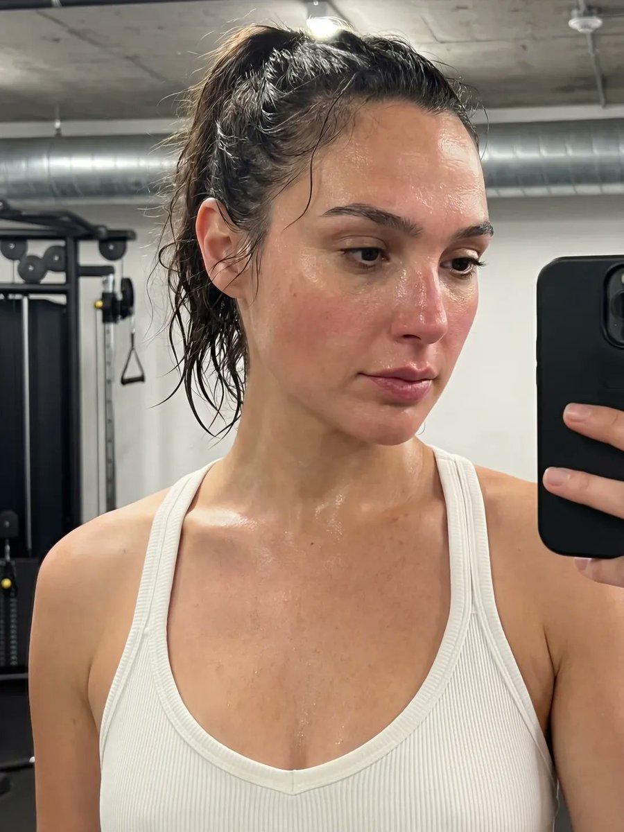 Gooddlovee's tweet image. Gal Gadot 💗