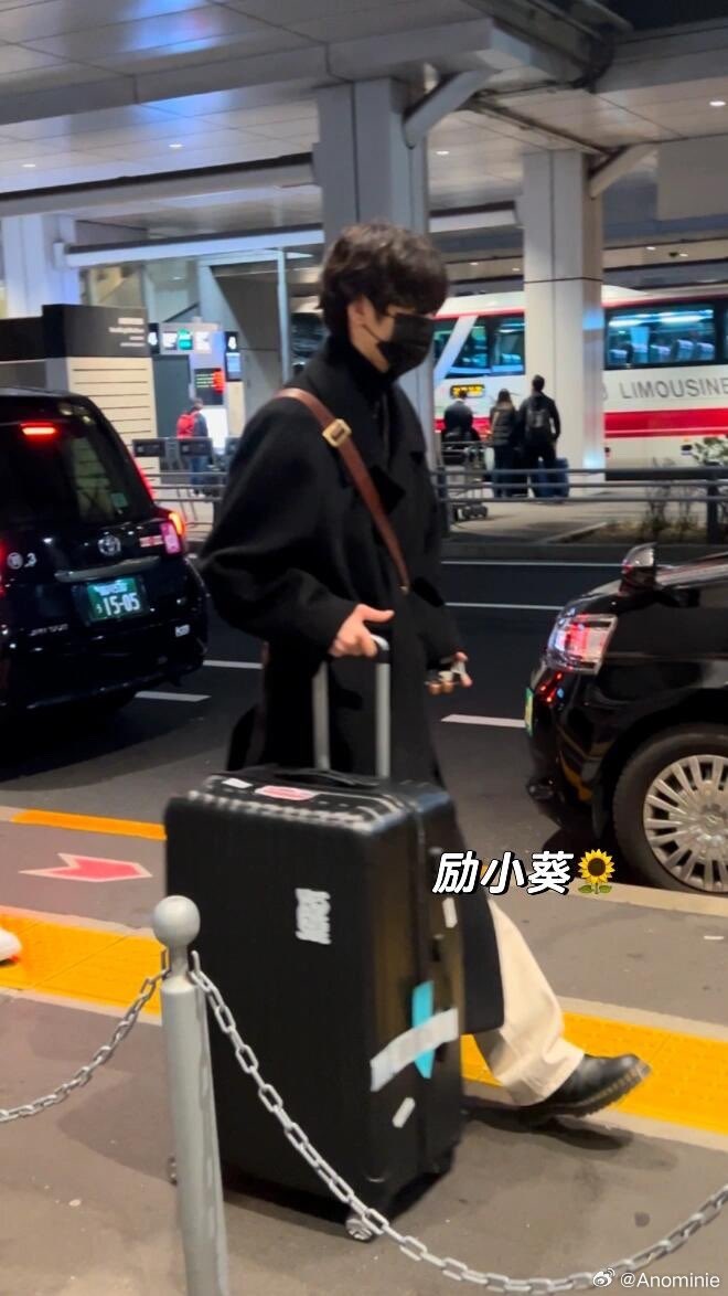 Can Hamin wear a black coat to the airport?
#HAMIN #SMTR25