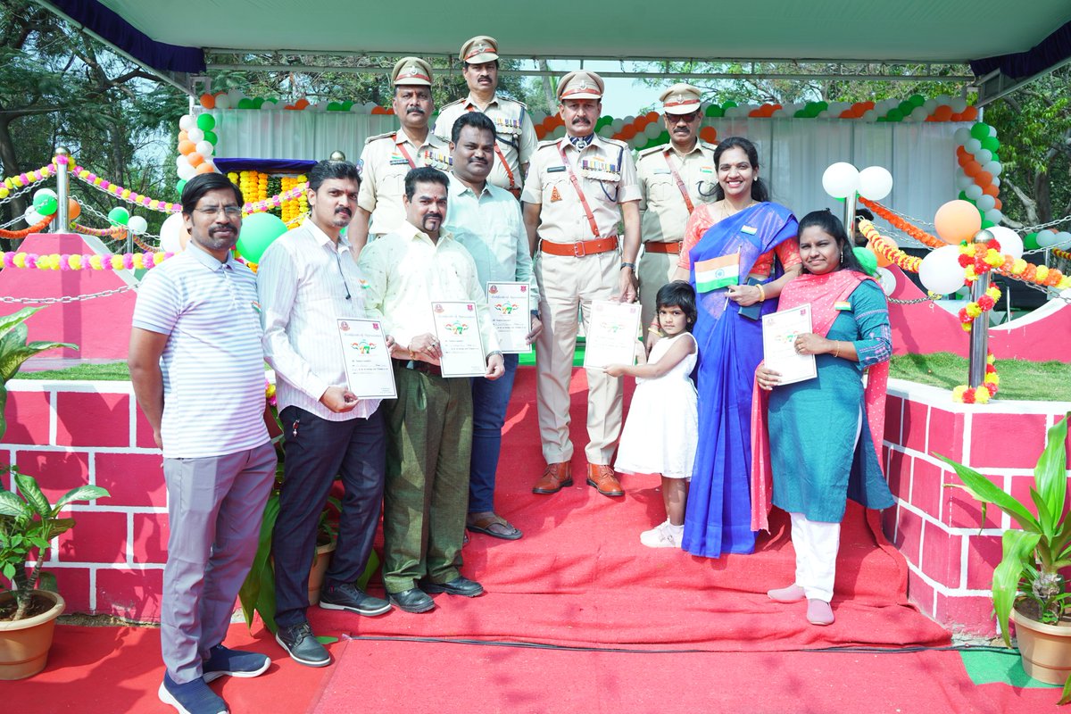 8thBnTSSP's tweet photo. On the occasion of 77th #RepublicDay, Commandant Sri M Ramakrishna  unfurls the National Flag at 8th Battalion TGSP Headquarters Kondapur and remembered the freedom fighters and their sacrifices. https://t.co/M28KubQHcF
