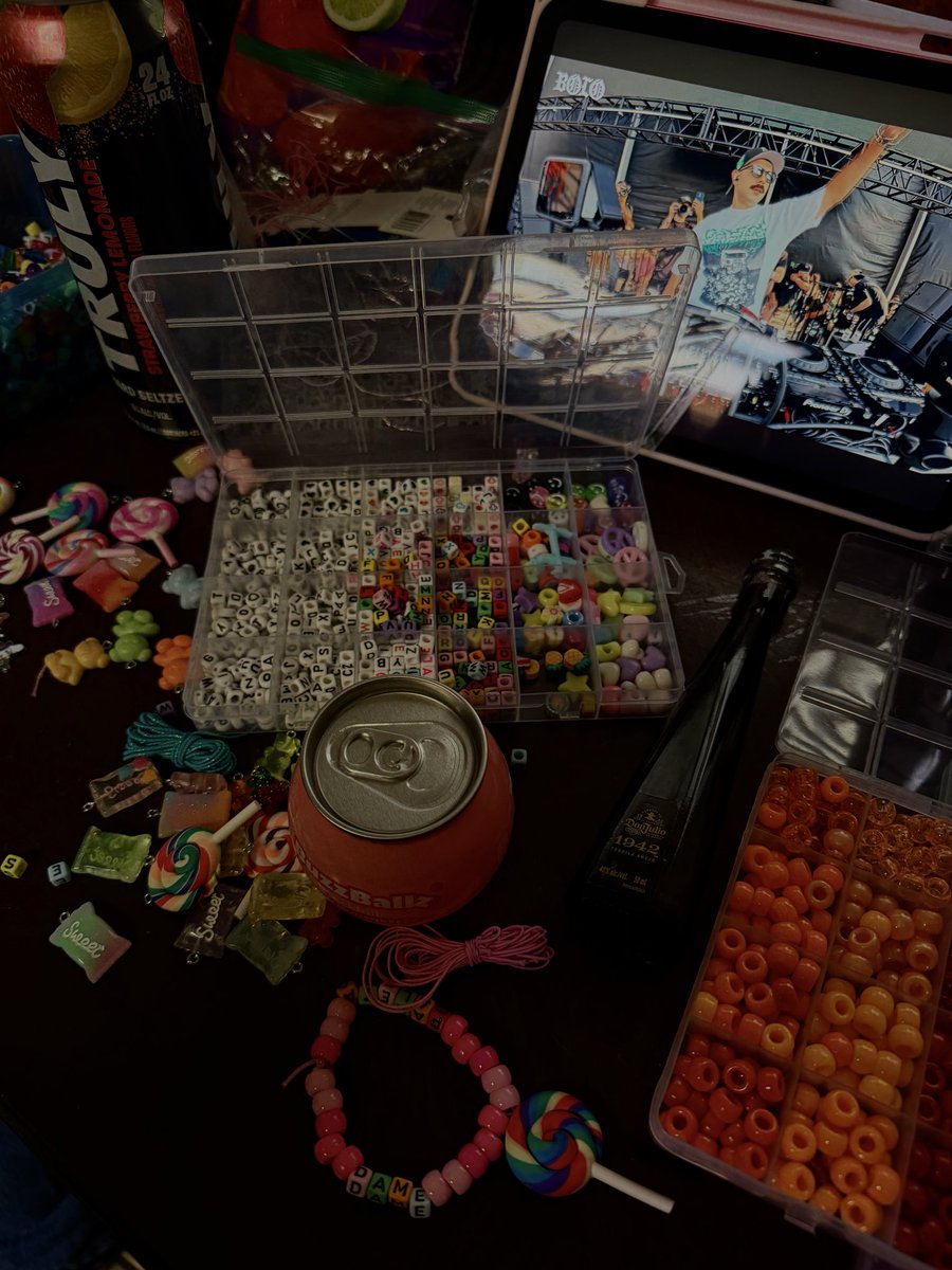 killmiax's tweet image. need edc to hurry up