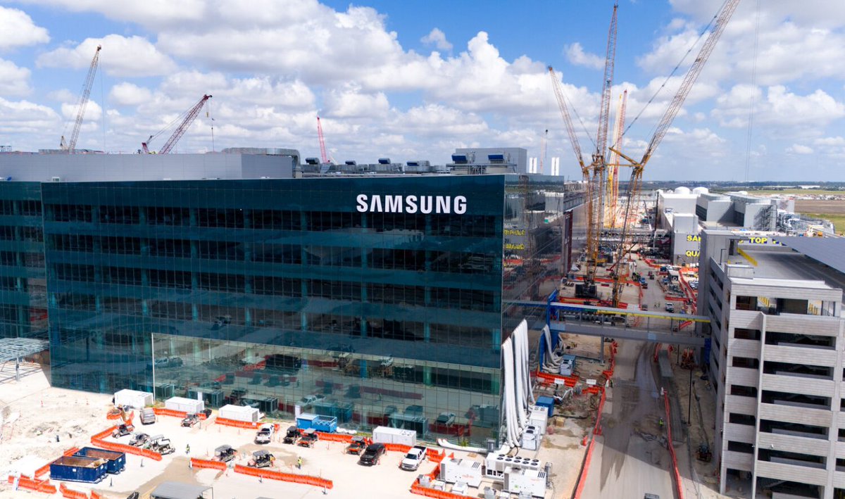 Shahid64773039's tweet photo. Samsung's going all in on 2nm GAA, ngl this is a HUGE move and could actually shake up the semiconductor game 💅. 7k employees on-site?! That's dedication, I stan. 👏 https://t.co/29AYvHhu4T https://t.co/lL4pTpRXtK