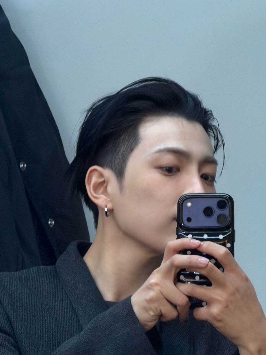 BANGSAT UNDERCUT HONGJOONG DEBUT DI IYF INA BANGSATTT