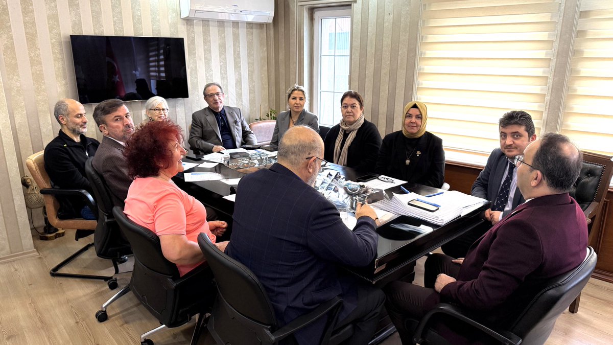 Kaymakamımız Cevdet Ertürkmen başkanlığında Sosyal Yardımlaşma ve Dayanışma Vakfı Mütevelli Heyet toplantısı gerçekleştirildi.