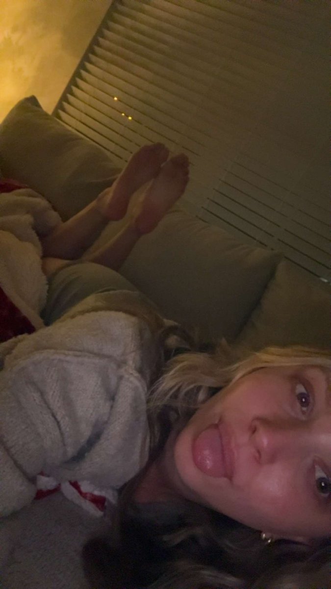 dark but you still stare at my soles 😇