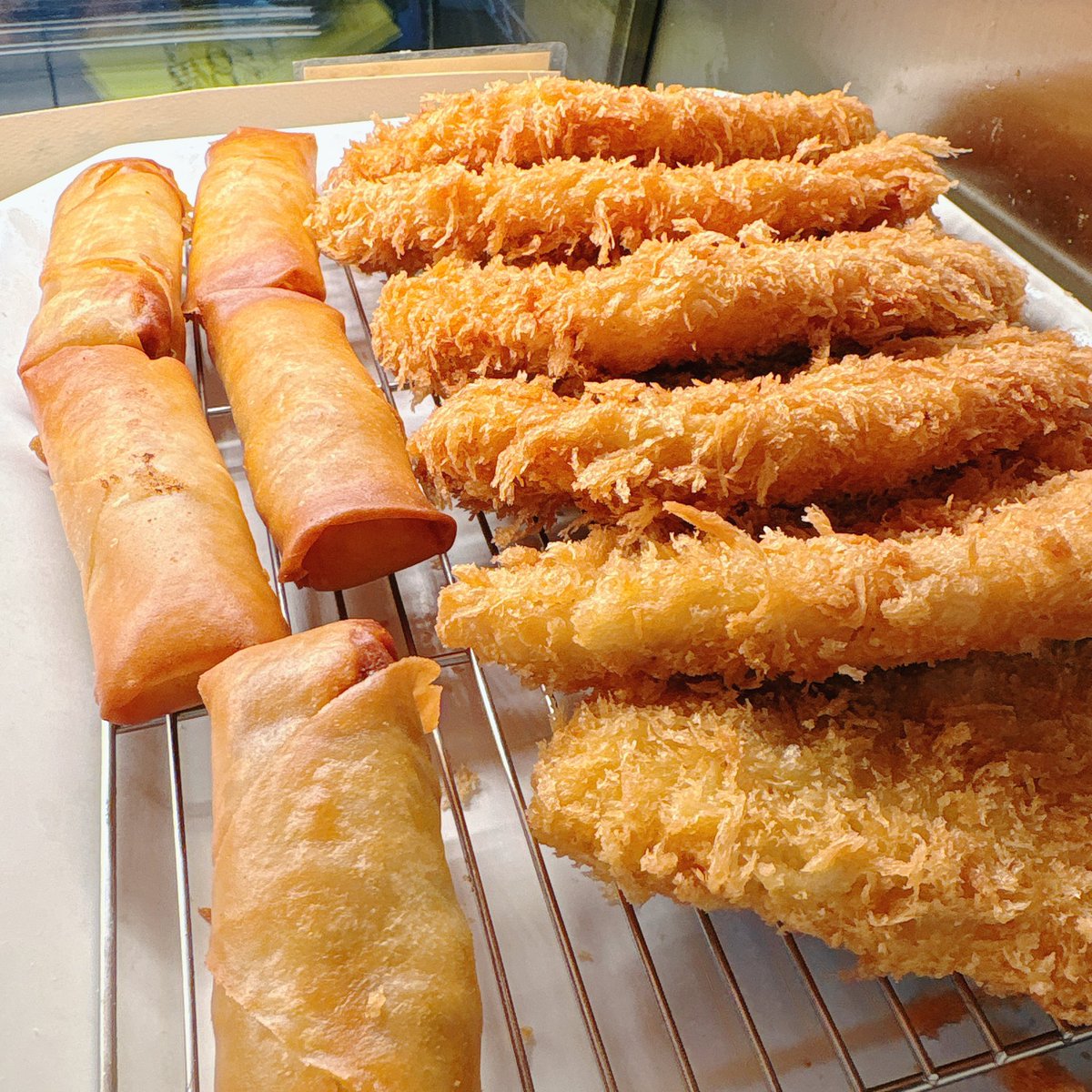 ＼本日のフライ／
チキンカツ、ササミカツ、メンチカツ、ミニヒレカツ、コロッケ、クリームコロッケ、春巻き、鶏から揚げ