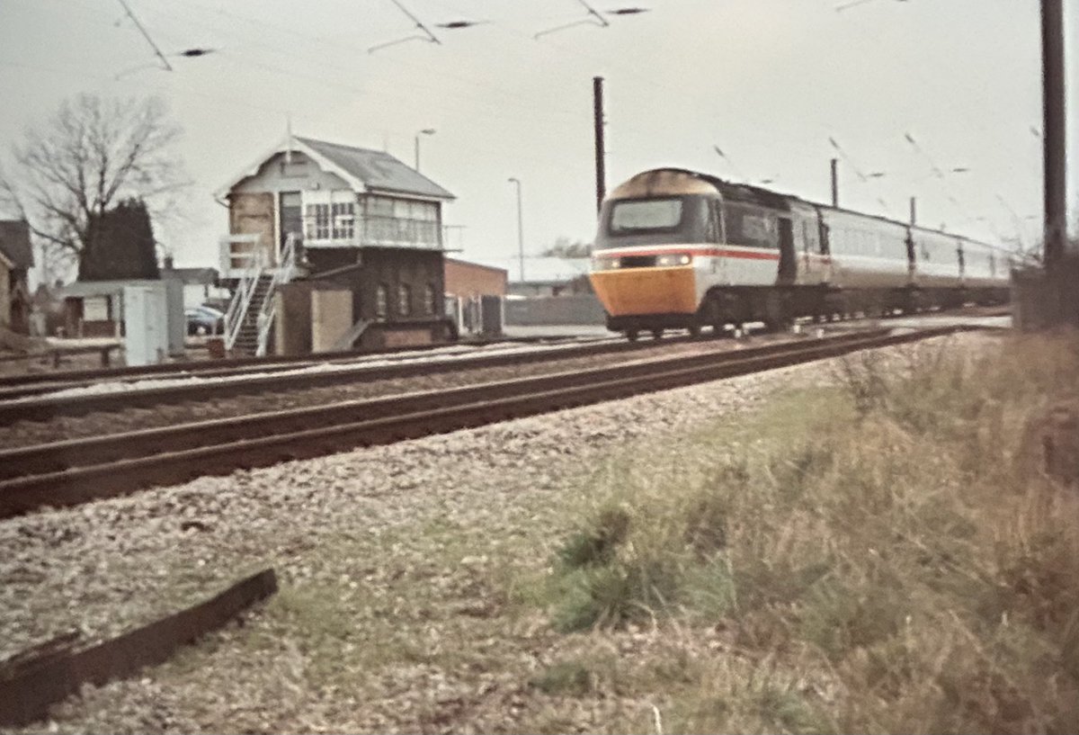 LeicRailAle170's tweet image. #HighSpeedTuesday 43119 (43111 rear) power an Aberdeen bound service down the ECML at Helpston 9.4.96