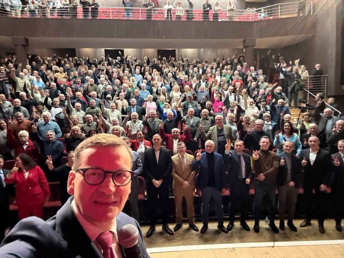 👍<a href="/MorawieckiM/">Mateusz Morawiecki</a> wśród tłumu-prawdziwa siła, energia 
i ogromne wsparcie. Widać, że ludzie chcą rozmowy opartej na konkretach,wartościach 
i jasnym przekazie działania. 
Bez pustych haseł
zdecydowanie, spokój 
i konsekwencja.
Jest MOC 👏👏👏Ludzie chcą treści, a nie hałasu.