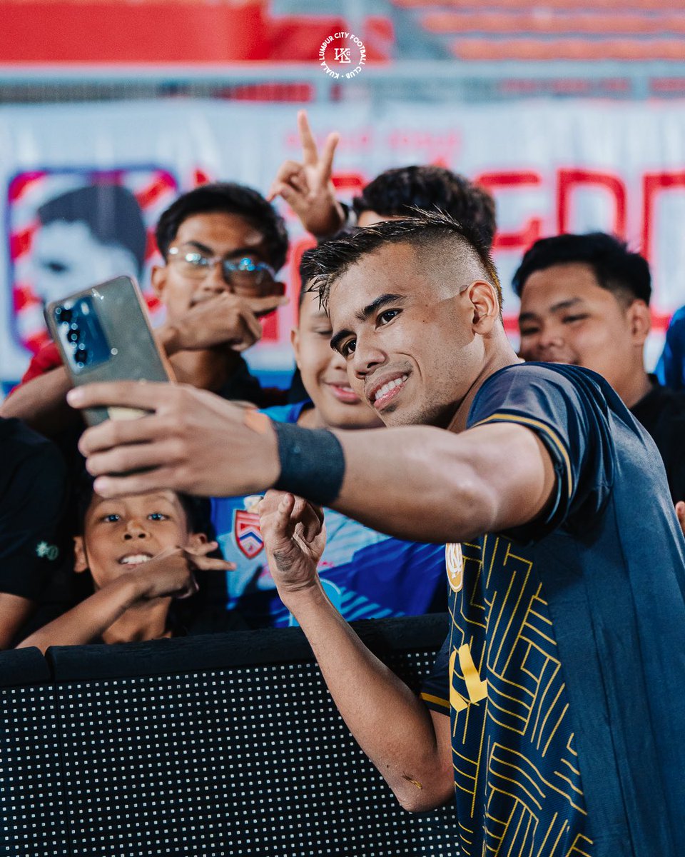KLCityFootball's tweet photo. Special because of YOU. Thank you Warga Kota, you are amazing! 👊🏻

#klcityfc #sampaimatikualalumpur #cityboys https://t.co/iJQRT1JlwI