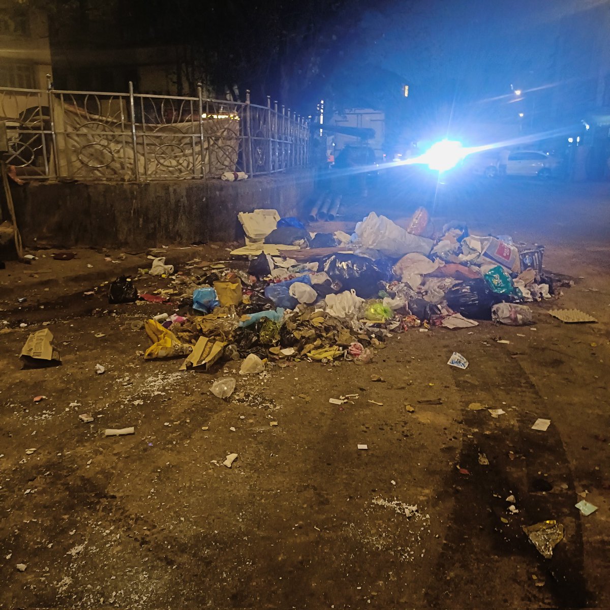 PatankarManjiri's tweet photo. Garbage has been continuously dumped at this location due to the absence of a garbage bin request you to kindly place a garbage bin at the earliest in the interest of public hygiene &amp; sanity
Add: Opp. New Mangal Wadi, Mahim W @mybmc @mybmcWardGN @mybmcSWM
https://t.co/ydxANNdQmq https://t.co/EvY5wp6AIi