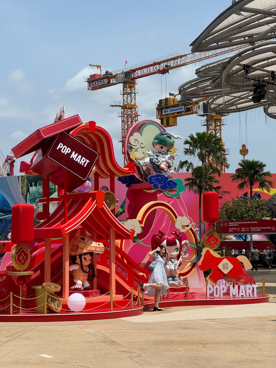 シンガポールのセントーサ島も春節ムード！？ 期間限定でPOP MART