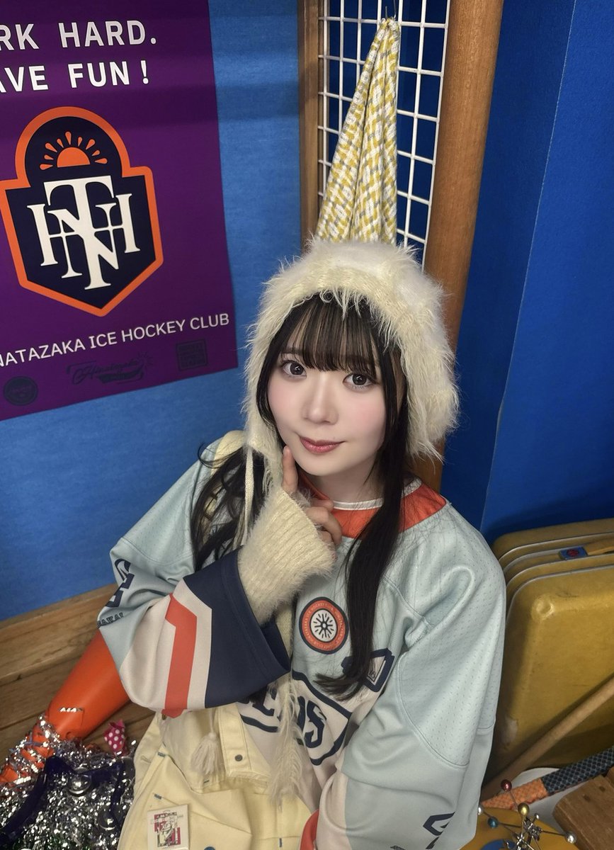 Tour 日向坂　坂井新奈　Happy 2024サンタ衣装サイン Magical