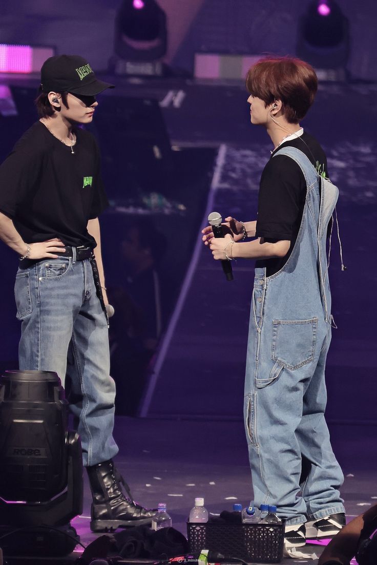 신촌역 4번출구 커플

그걸 내가 잘못햇어? 내가 잘못햇냐고.
                                          그게 아니고 나는..