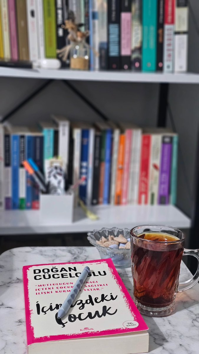 Kişinin kendi gerçeği inkâr edildiği zaman o kişi, tamamıyla dışa bağımlı, kendi iç dünyası ile ilişkisi köpük, bir robot gibi yaşar. Böyle bir kişinin mutlu olması söz konusu olamaz.

#okudum #okudumbitti #okumaknefestir