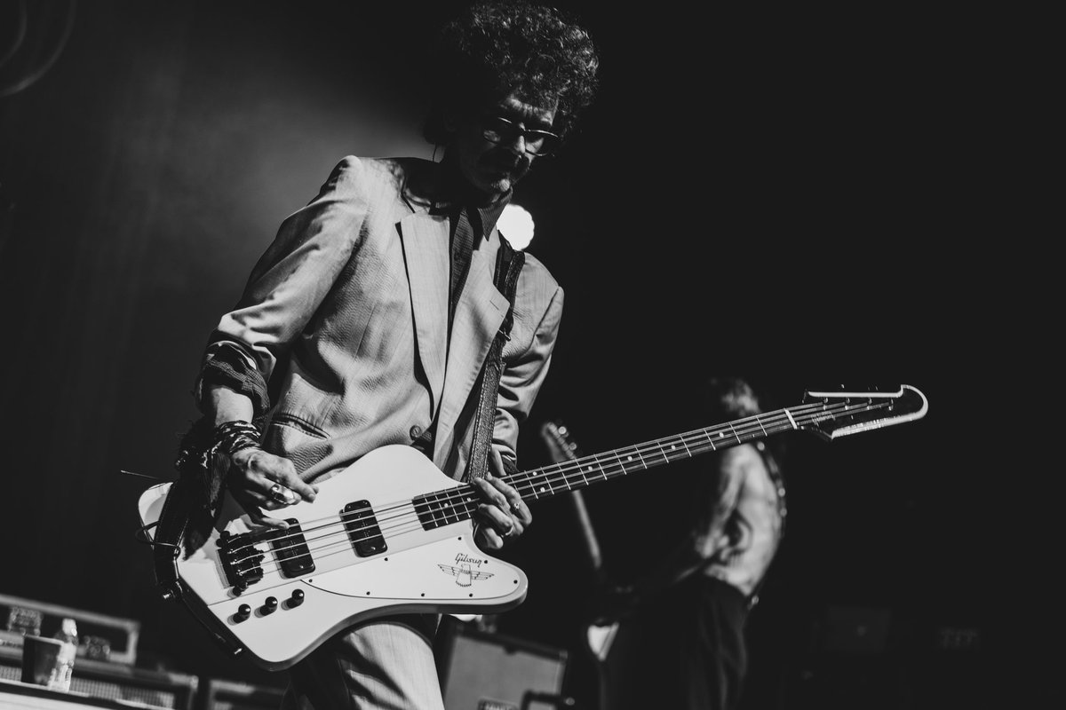 thedarkness's tweet photo. Time is ticking and it won't be long until we head off, via the magic of intercontinental flights, to the Southern Hemisphere and our friends down under. But there is still time to grab your VIP Experience tickets for the Dreams on Toast tour via the links in our bio. https://t.co/efTHB7qLir