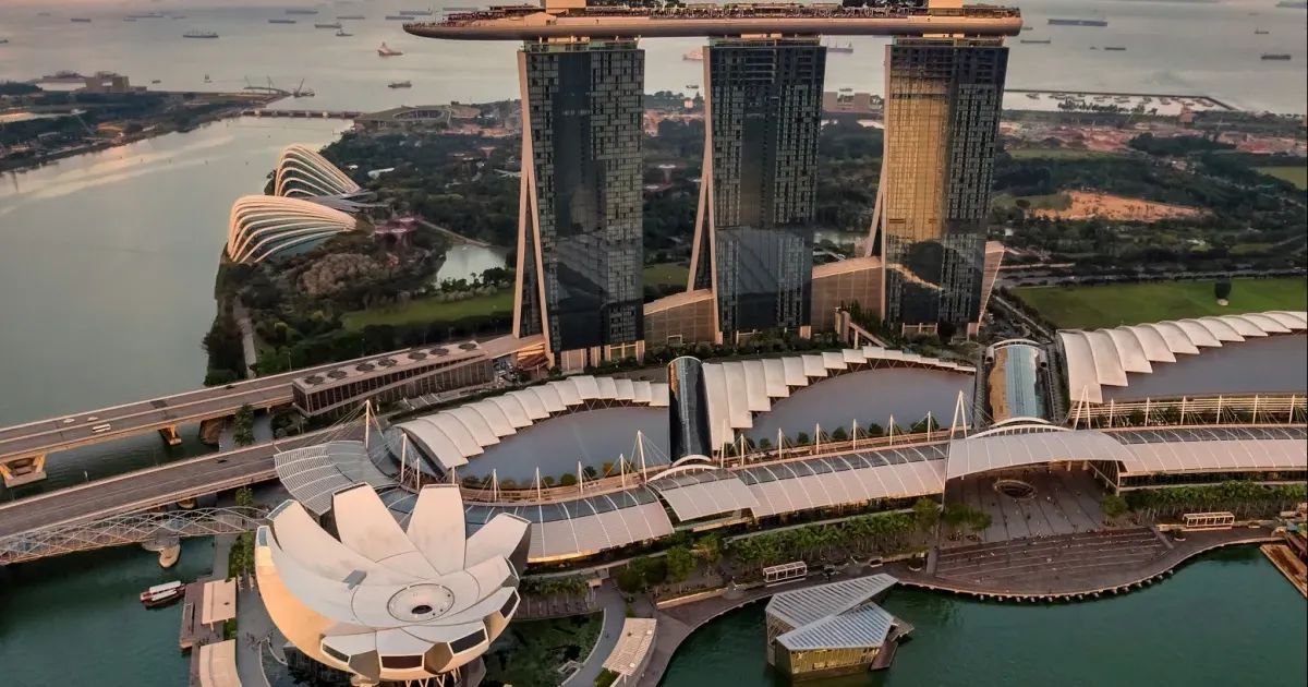 Minh_Q_Tran's tweet image. Singapore strengthens its commitment to openness as the asset management sector in the Asia-Pacific region grows by 6.8%, according to MTI. Discover more: buff.ly/NLREdcf #APACFinance #GlobalGrowth