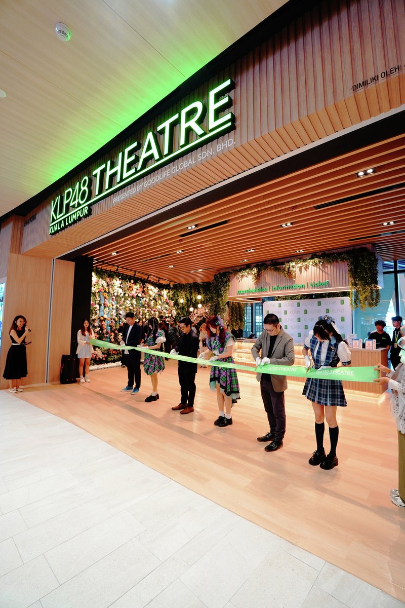 lalafanlalaport's tweet image. マレーシアで推し活💛
クアラルンプールの中心地にある「 #ららぽーとBBCC」では注目の新店舗が続々オープン！🎉🎁
ポップカルチャーの聖地「 #ACG BASE」に登場！🥳

💃【#KLP48 Theatre】@KLP48official
🦖【#GODZILLA STORE Malaysia 】
ここでしか手に入らない限定商品やイベントも多数展開！