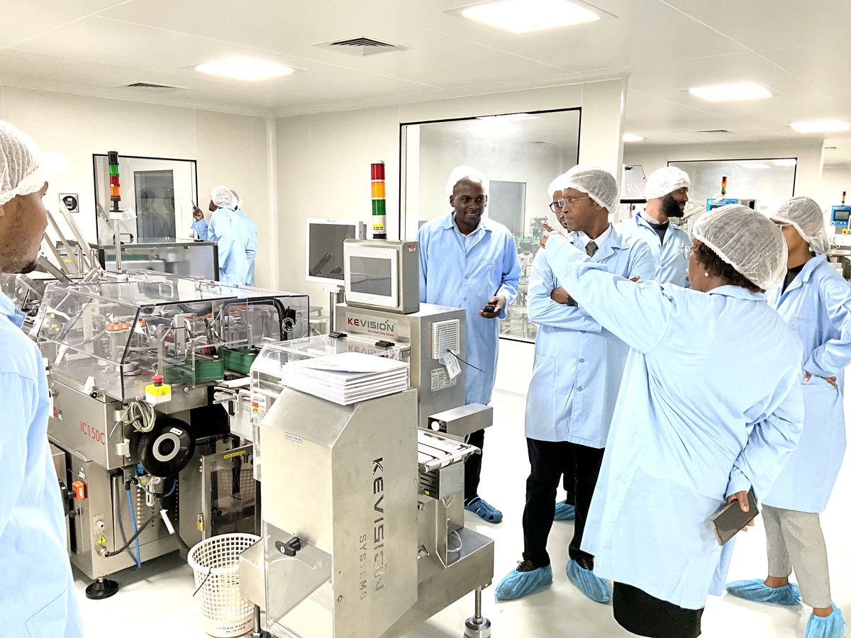 BioVaxInstitute's tweet image. 🔬🤝@BioVaxInstitute production scientists, led by Dr. Cecilia Wanjala (@cecilia_wanjala), General Manager – Commercial Services, paid a benchmarking visit to @Cosmos_Cares to exchange practical insights on pharmaceutical production and quality systems. 🇰🇪 The engagement included…
