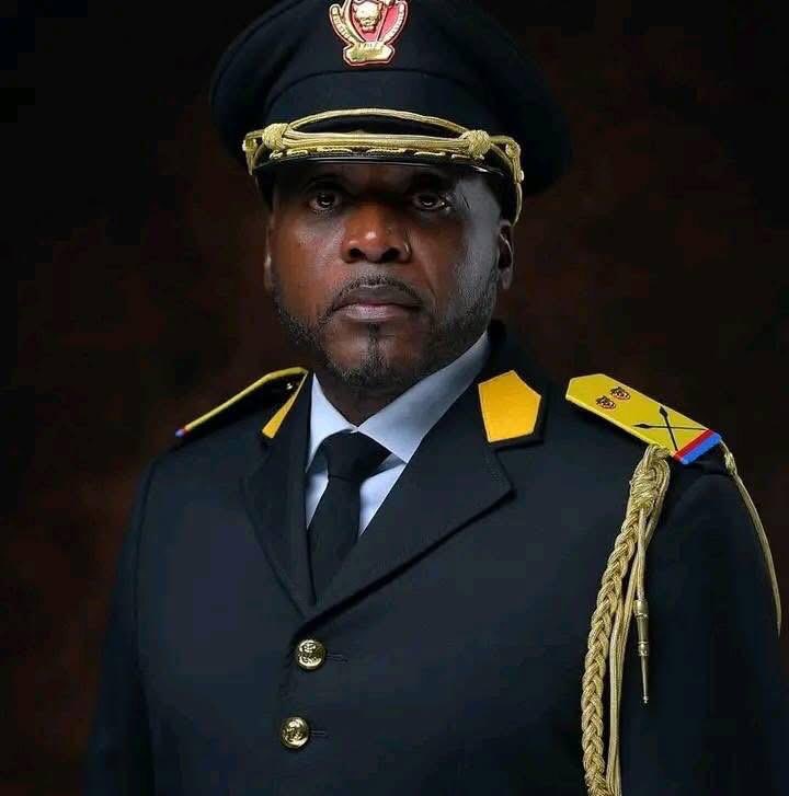 🛑 Nous dénonçons l’agression du président <a href="/sethkikuni/">Seth Kikuni</a> par le lieute-colo EBUMA. Malgré son absence de compétences militaires, ce dernier a été nommé par  Tshisekedi. Il doit impérativement être arrêté et déféré devant la justice belge pour répondre de ses actes. <a href="/prevotmaxime/">Maxime PREVOT</a>