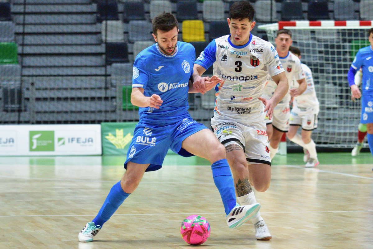 Futsalsur's tweet photo. 🌞 #40X20
🟢 @WanapixSala10 líder solido
🟢 @CDElEjidoFutsal no cede
🟢 @MalagaFS punto amargo
🟢 @CFS_Pinatar @1mostolesfs galones de play off
🟢 @gasifredatletic maltratado
🟢 @Melistar_FS ⬆️
🟢 @AvanzaJaen cara muy alta
🟢 @ua_ceuti maltratado

📻 https://t.co/IWC5XqG1QO https://t.co/KtYMkBgWDd