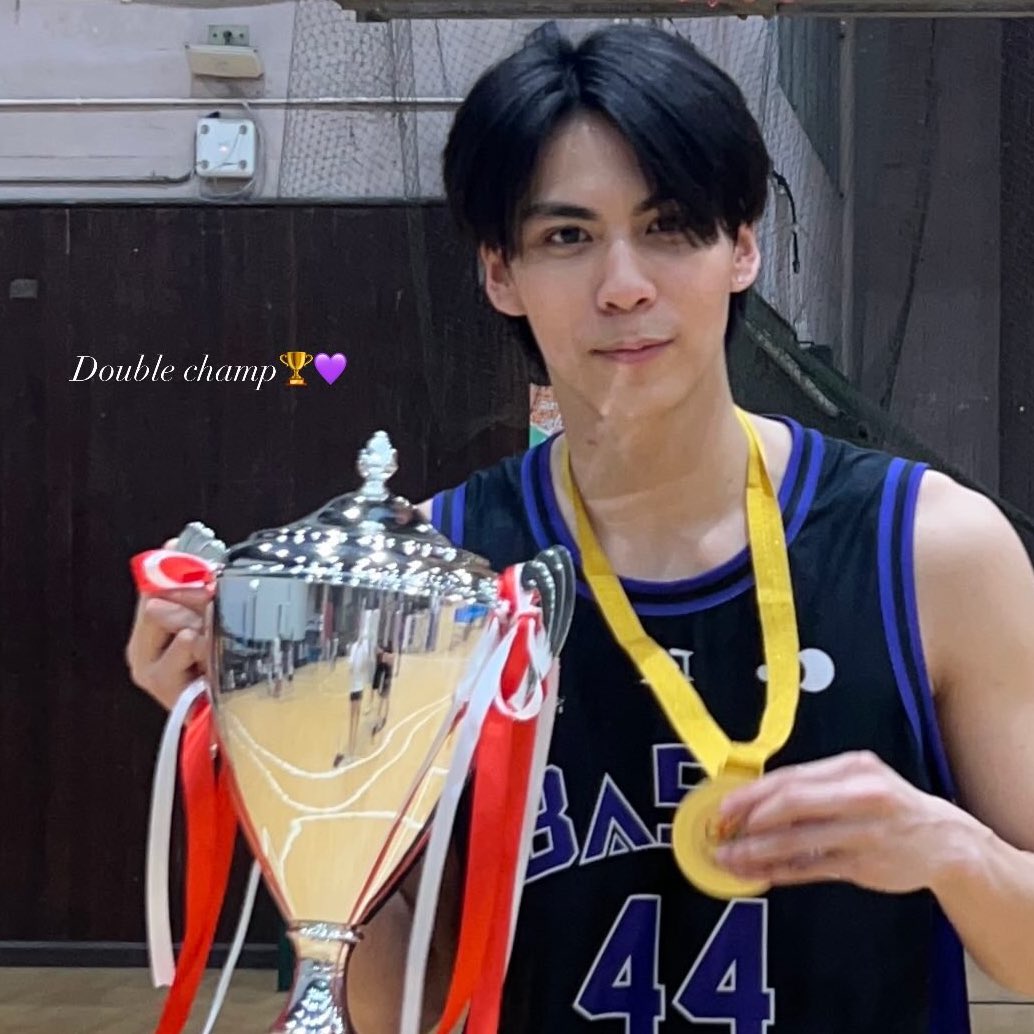 puma44 เนี่ยเค้าเก่งเน้อะ ได้ถ้วยรัว ๆ เลยย ใด ๆ คือนี่ชอบพูม่าลุคพี่นักกีฬามาก หล่ออ่ะ 🥺😭♥️

( #puma_kk )