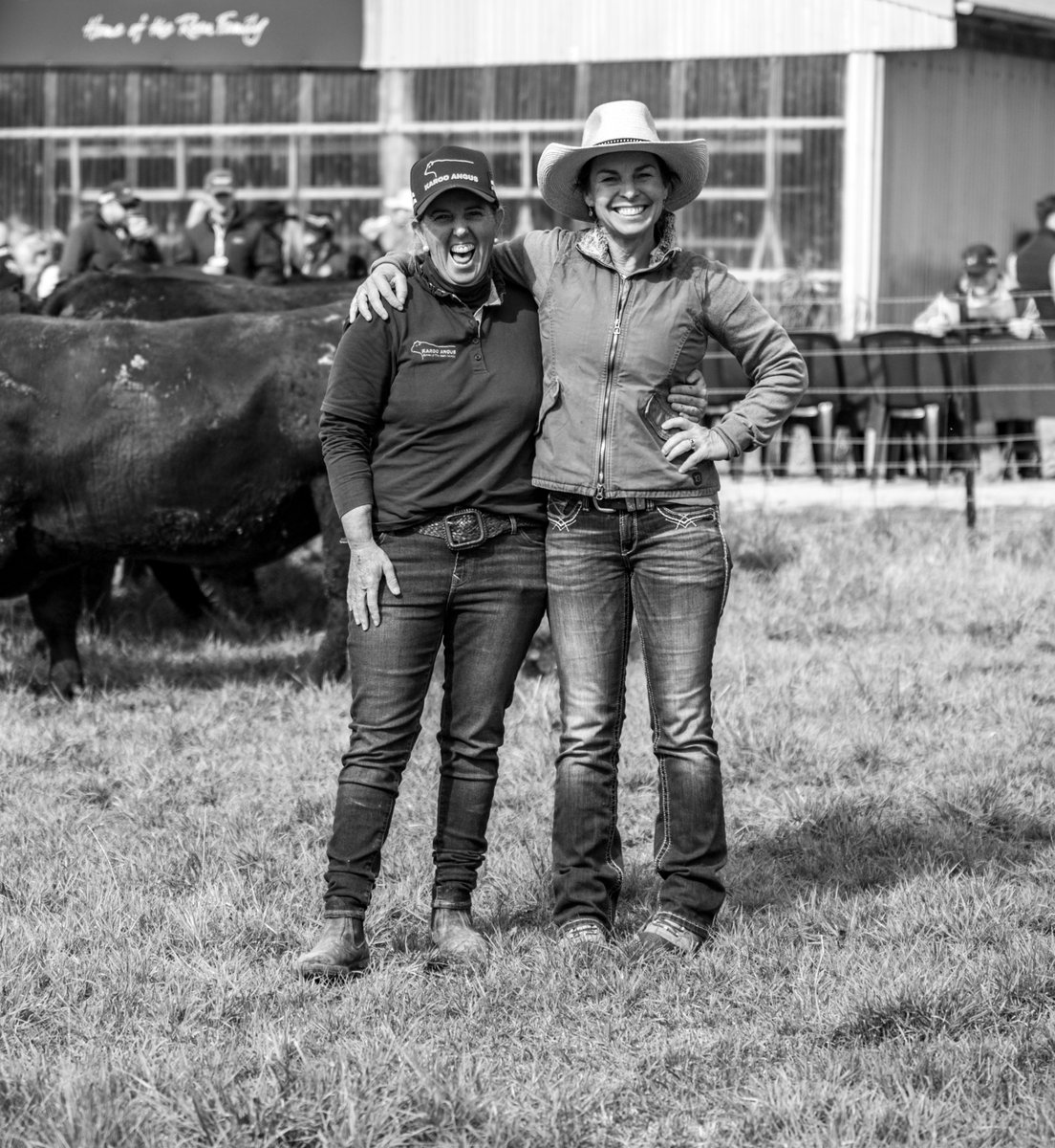 angusaustralia's tweet image. Progress happens when the industry works together. Competition is healthy, but collaboration drives advancement. Share knowledge, support innovation, lift the entire sector. 

#AngusAustralia #IndustryCollaboration #SeedstockBreeders #AngusFamily #AngusCattle #BeefIndustry