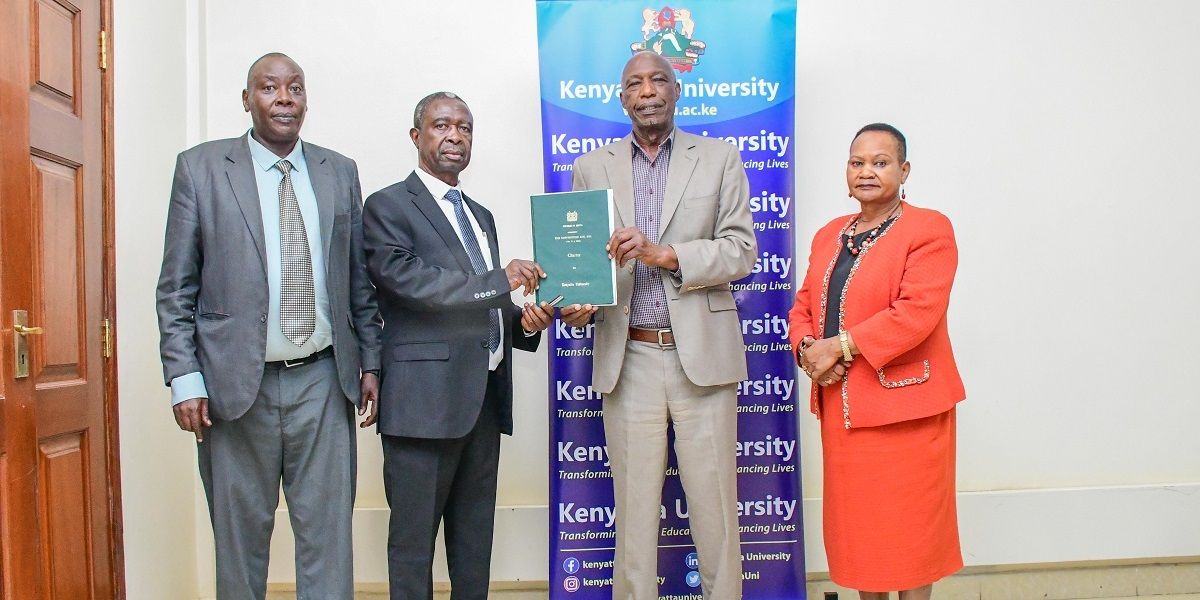 KenyattaUni's tweet image. Seamless leadership transition at Kenyatta University! 🎓 Prof. John Okumu receives the instruments of power from outgoing VC, Prof. Paul Wainaina, as the university ushers in a new chapter of academic excellence. #KenyattaUniversity #LeadershipTransition #HigherEducationKE